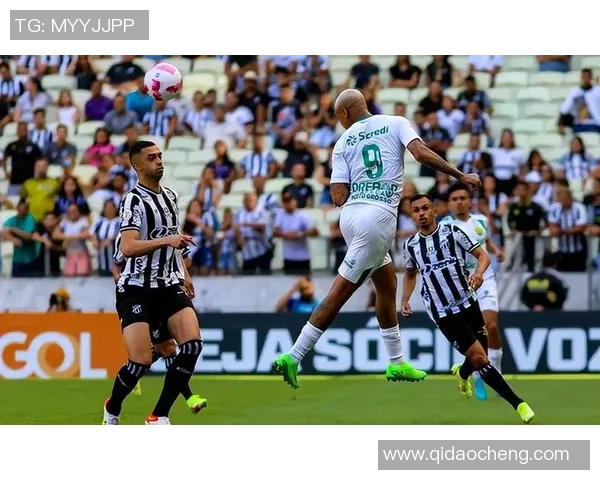 足球明星立体照片展现运动魅力与激情瞬间的完美结合