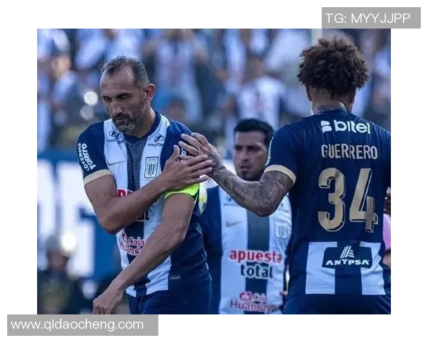 大龄足球明星逆袭人生巅峰展现不老传奇与竞技魅力